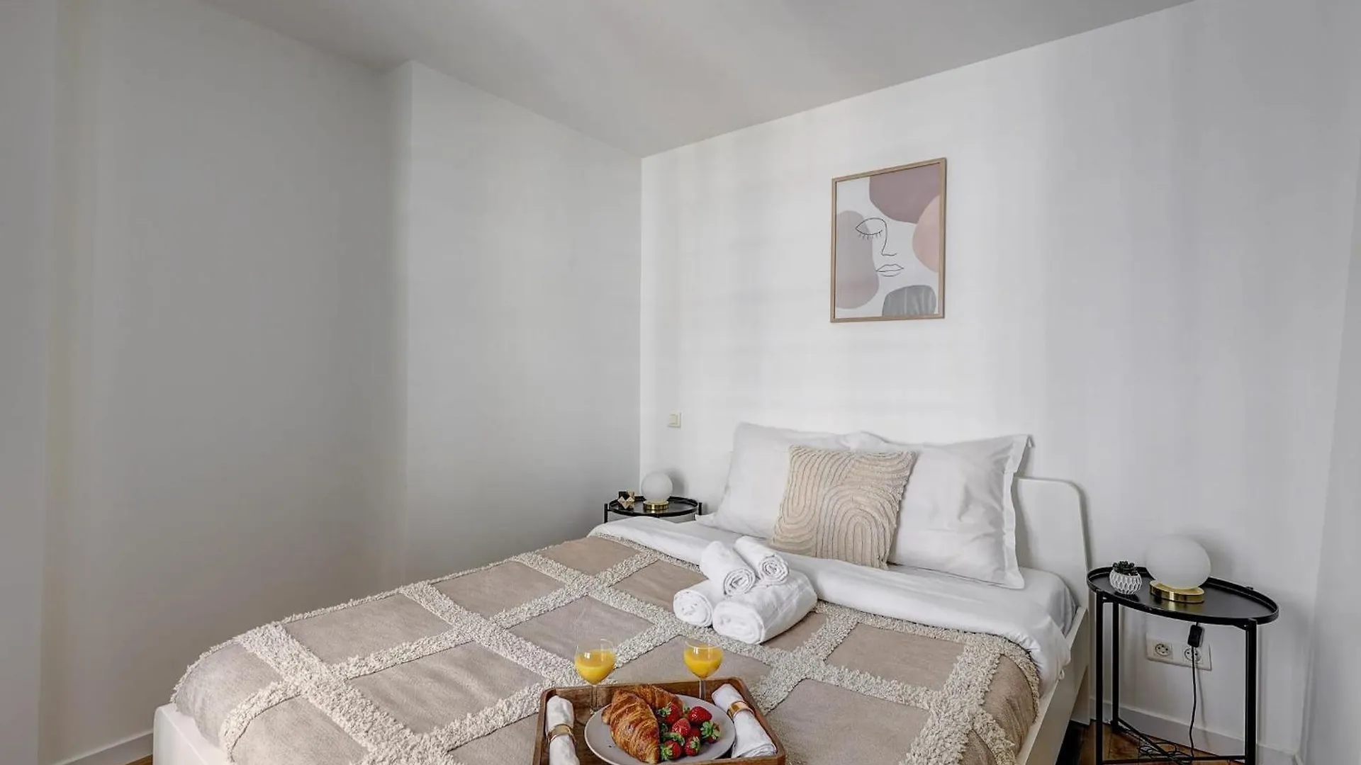 Champs-elysees - 2br With Balcony - Cityapartmentstay