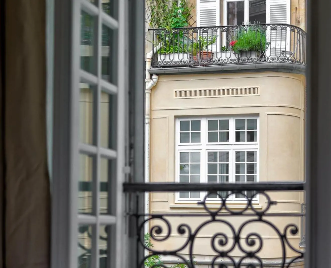 Appartement Champs-elysees - 2br With Balcony - Cityapartmentstay