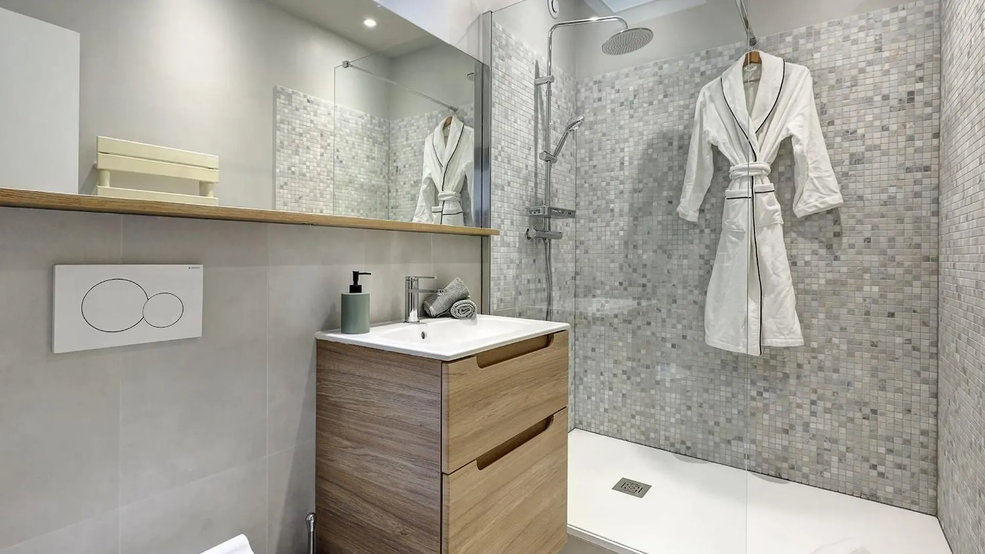 Appartement Champs-elysees - 2br With Balcony - Cityapartmentstay