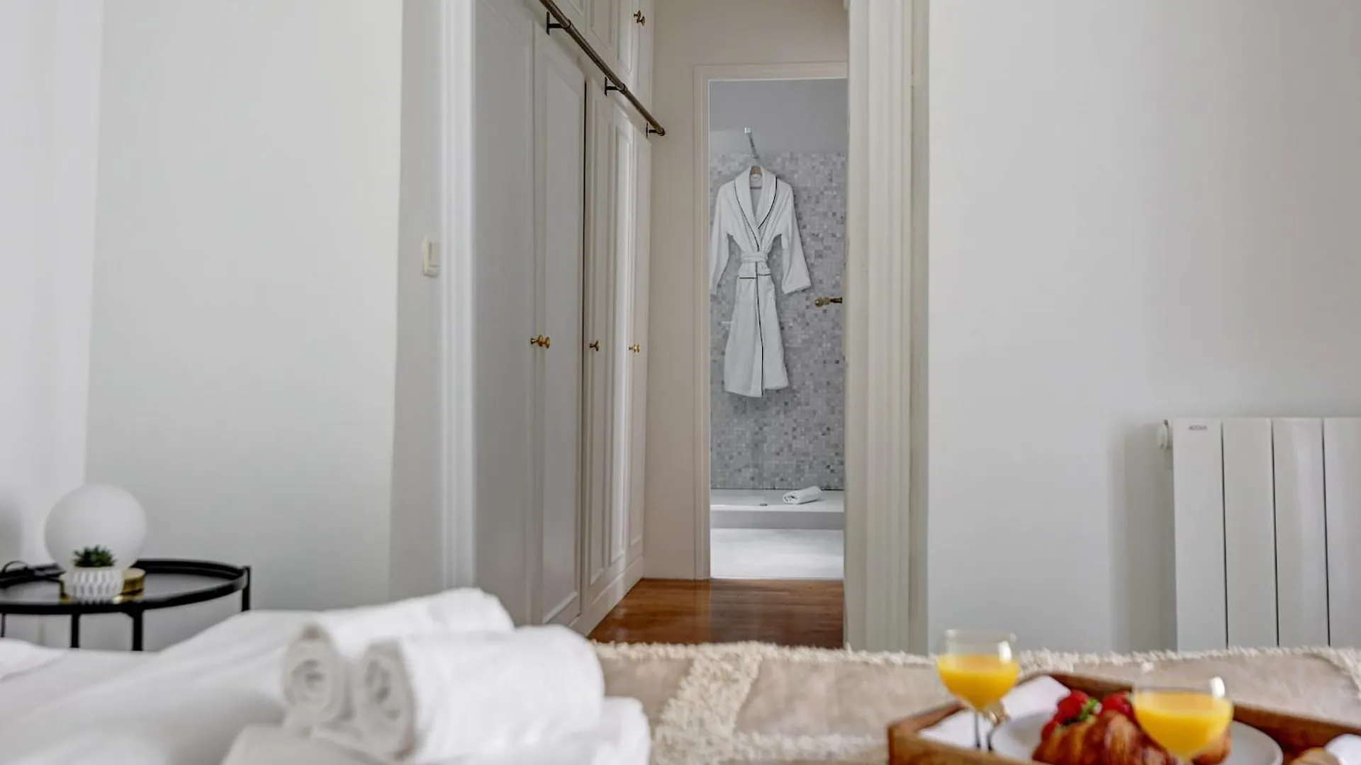 Champs-elysees - 2br With Balcony - Cityapartmentstay *