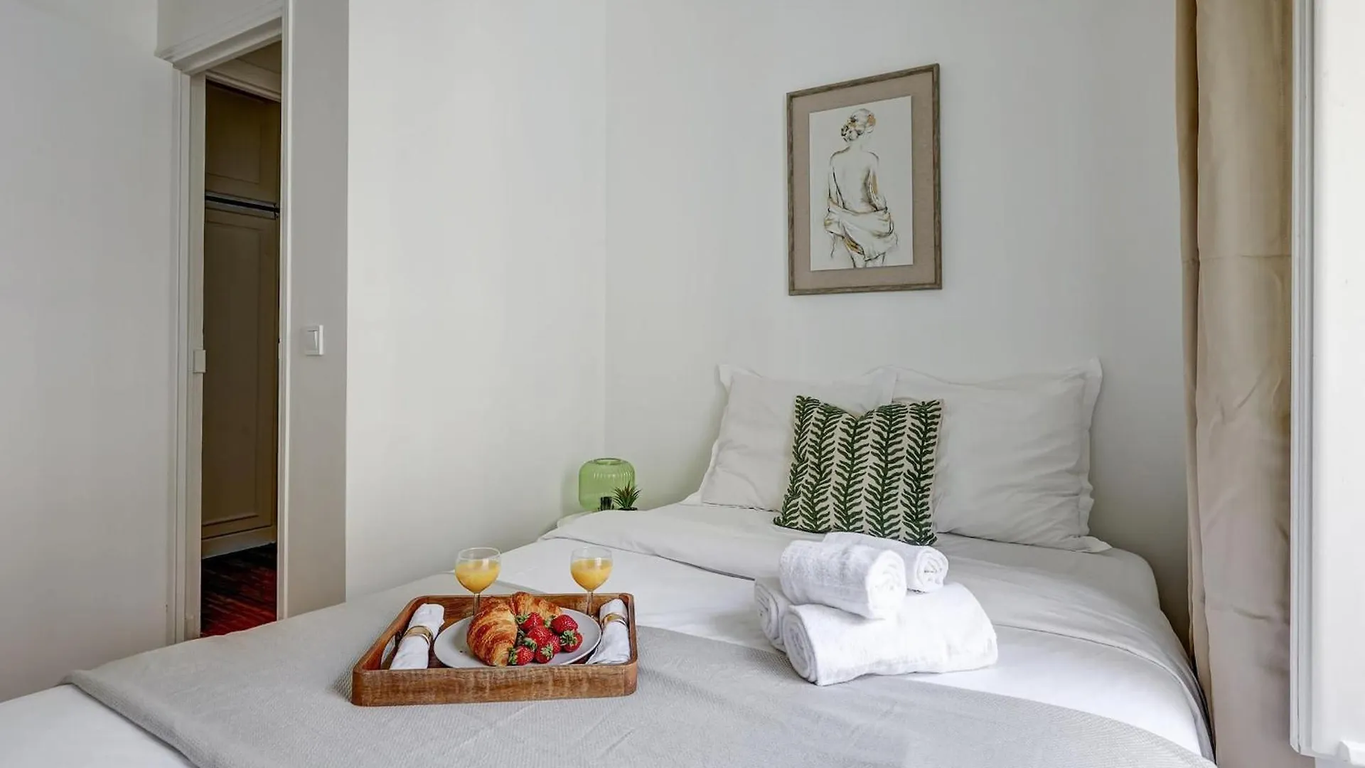 Champs-elysees - 2br With Balcony - Cityapartmentstay *