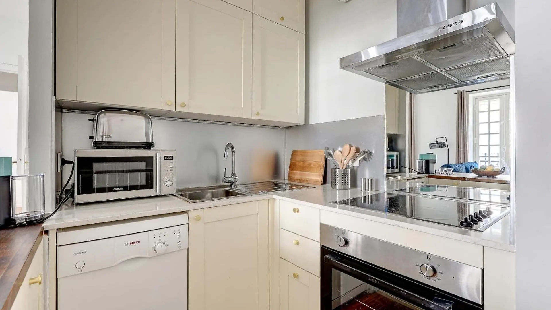 Champs-elysees - 2br With Balcony - Cityapartmentstay * Paris